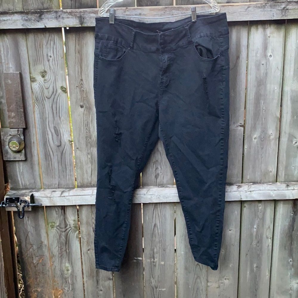 Catch stitch distressed skinny jeans sz. 20